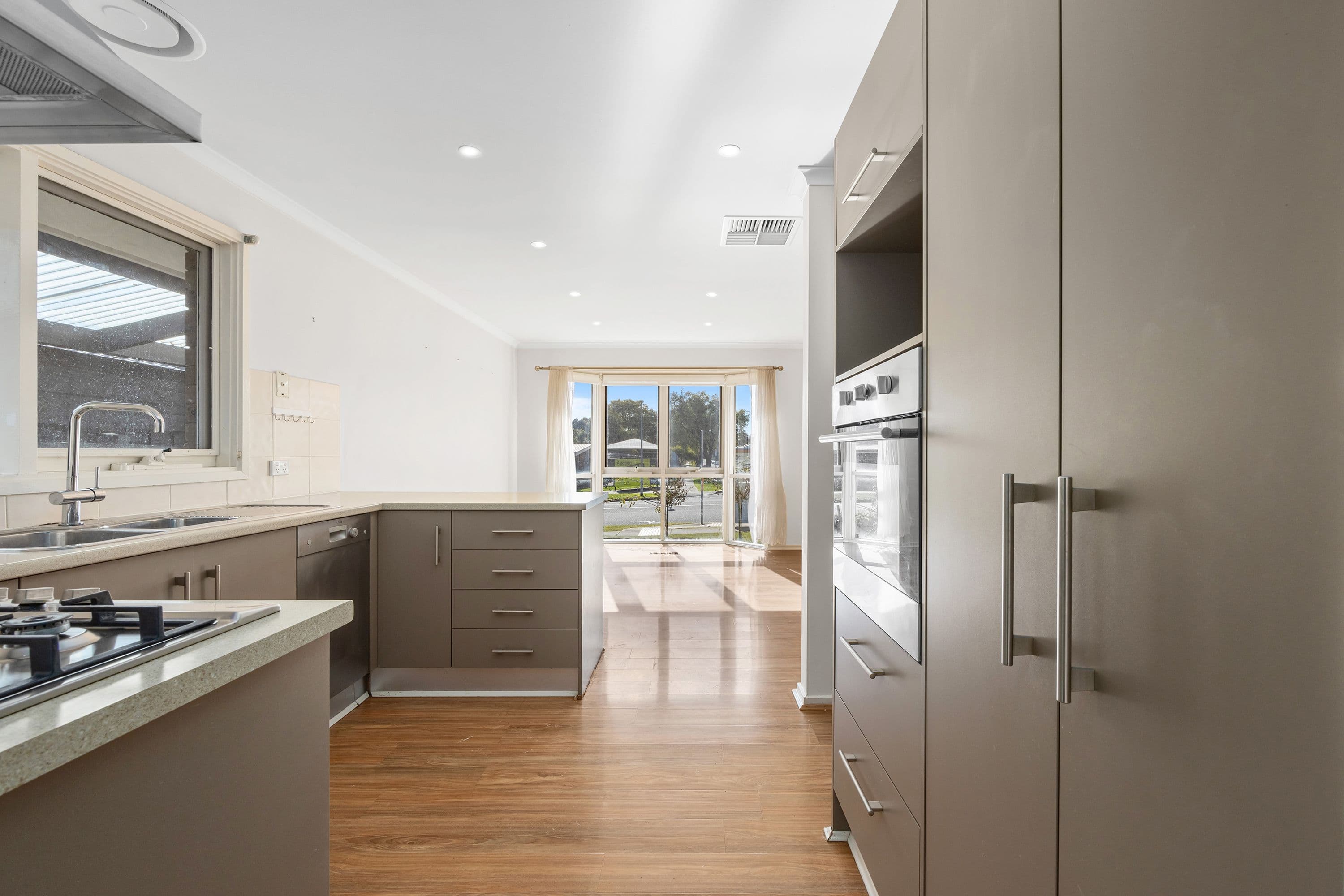 76 Eildon Parade, Rowville VIC 3178, Rowville - Thumbnail 3