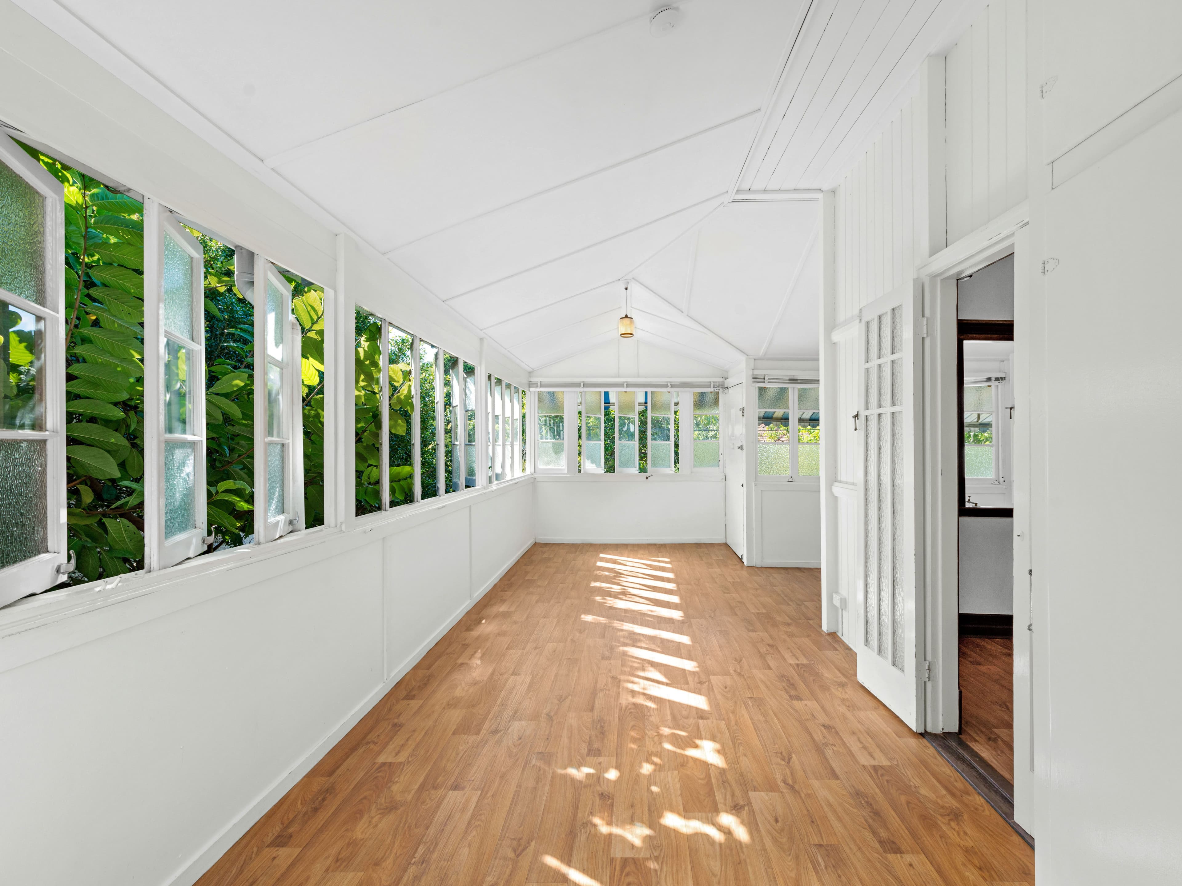 1/6 Railway Avenue, Beaconsfield VIC 3807, Beaconsfield - Thumbnail 2