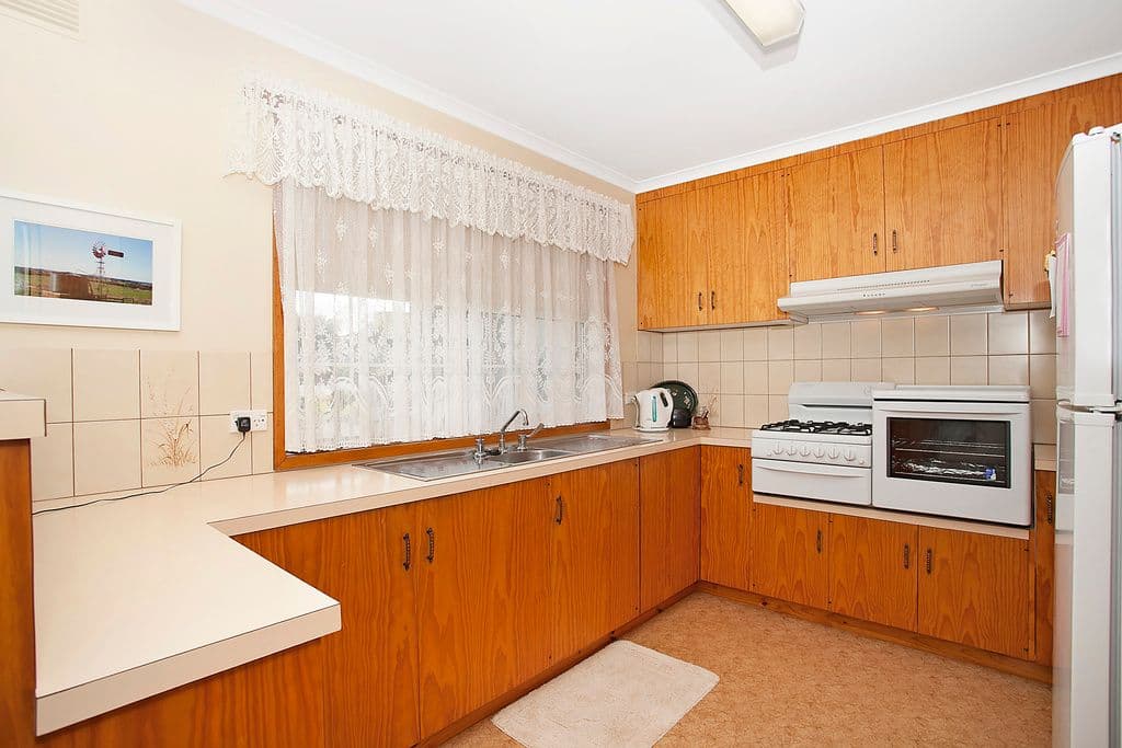 11 Belvedere Street, Warrnambool VIC 3280, Warrnambool - Thumbnail 3