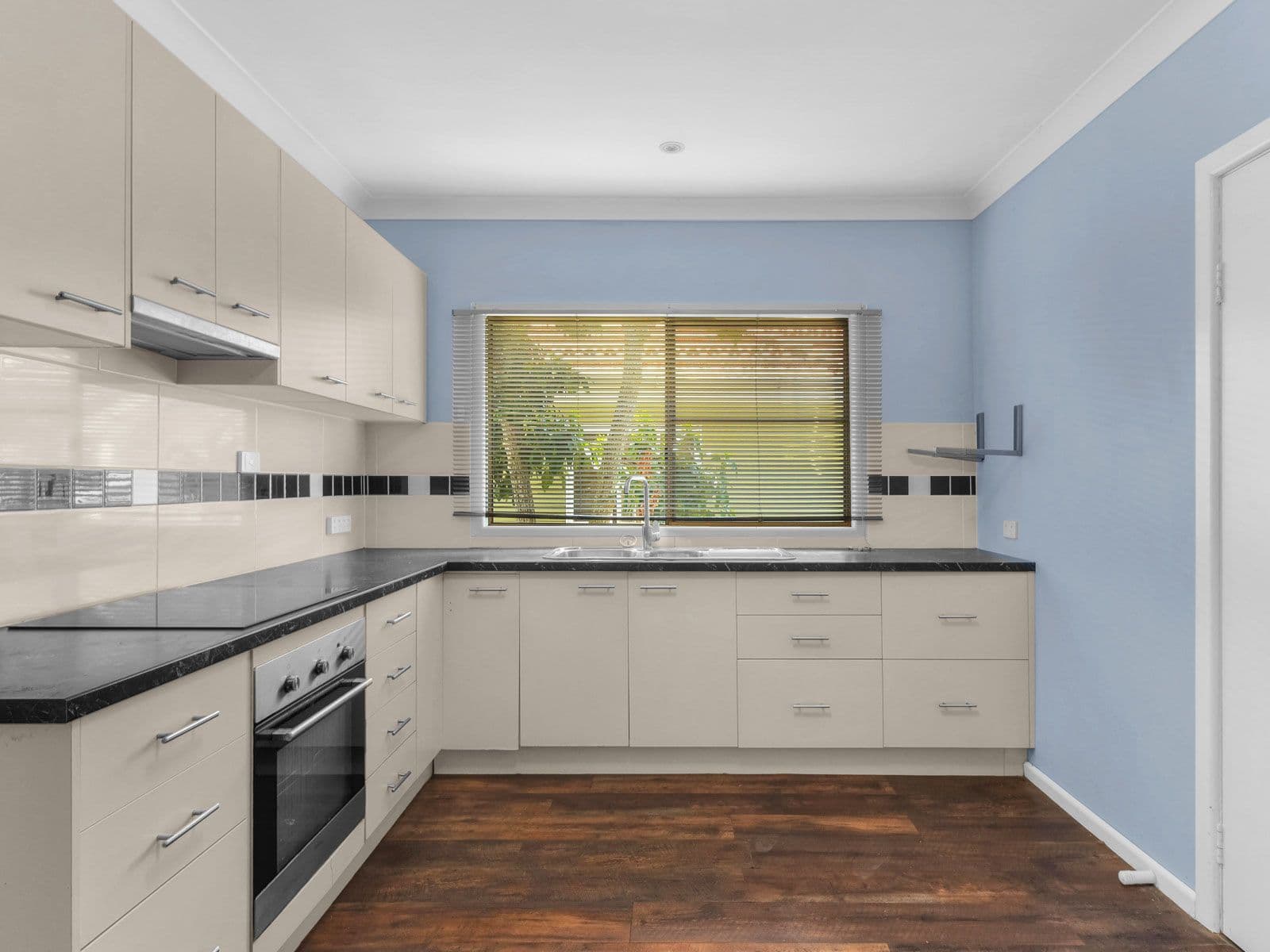 10 Lloyd Street, Camp Hill QLD 4152, Camp Hill - Thumbnail 6