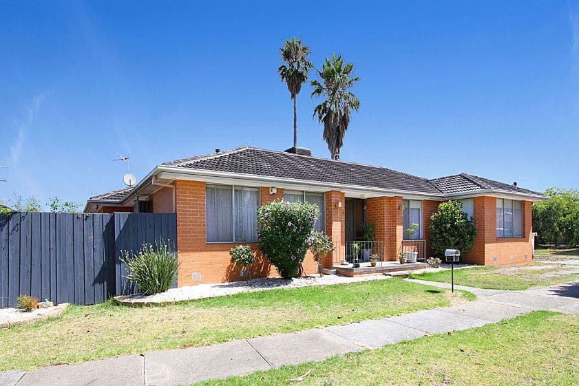 15 Brownlow Crescent, Epping VIC 3076, Epping - Image 1