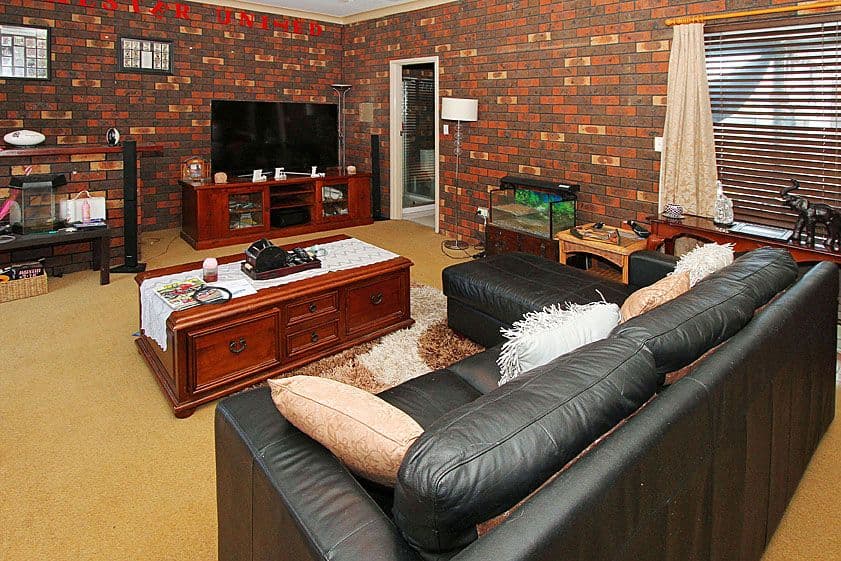 15 Brownlow Crescent, Epping VIC 3076, Epping - Thumbnail 3