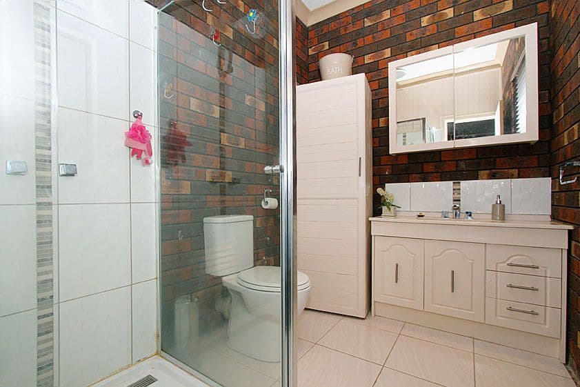 15 Brownlow Crescent, Epping VIC 3076, Epping - Thumbnail 4