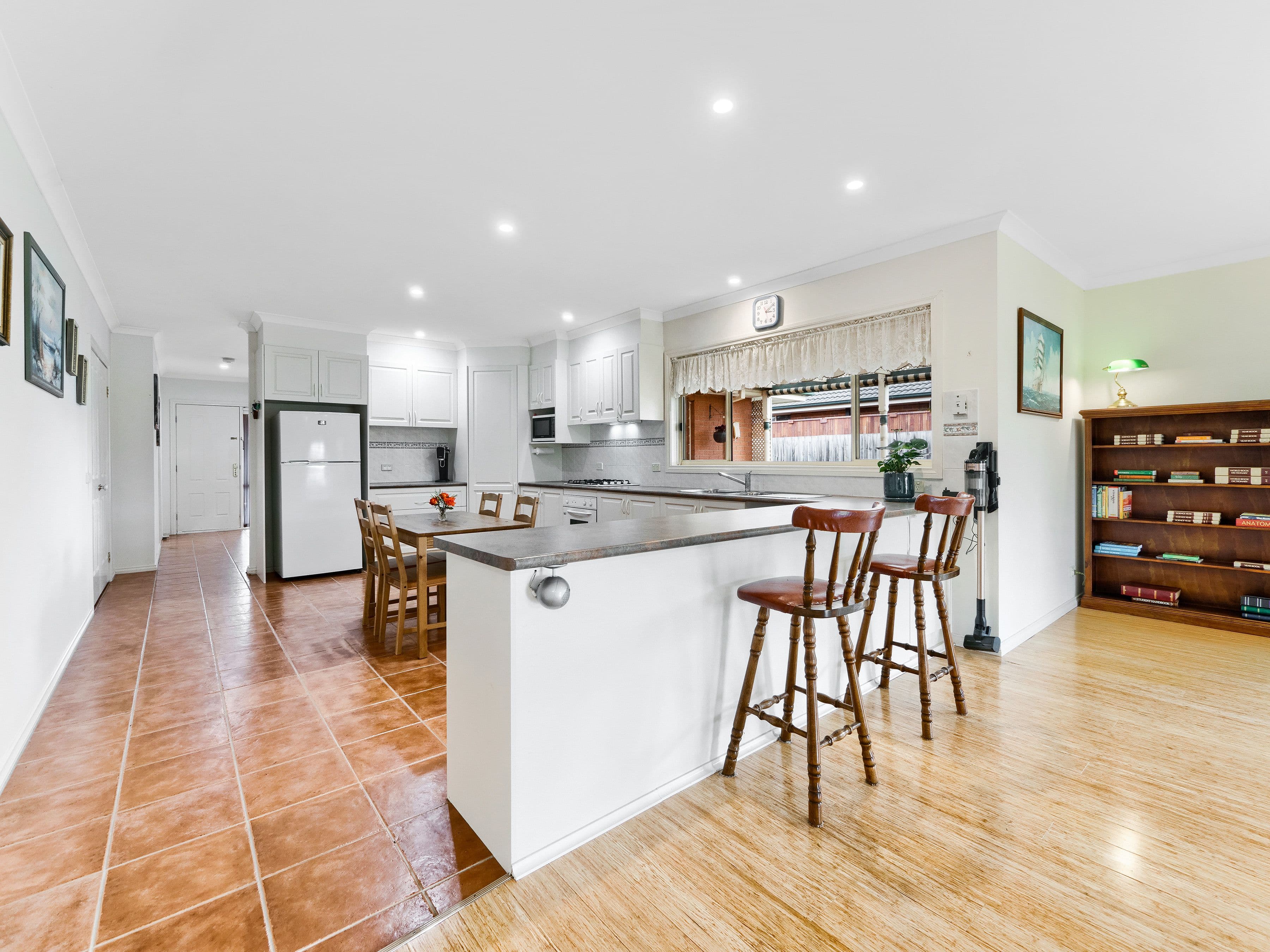 8 Iriswells Close, Tooradin VIC 3980, Tooradin - Thumbnail 2