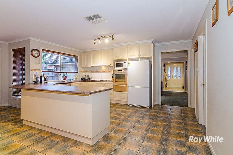 24 Sussex Avenue, CRANBOURNE NORTH VIC 3977, Cranbourne North - Thumbnail 7
