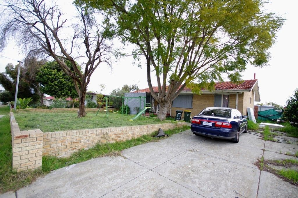 5 Roydon Way, Girrawheen WA 6064, Girrawheen - Thumbnail 2