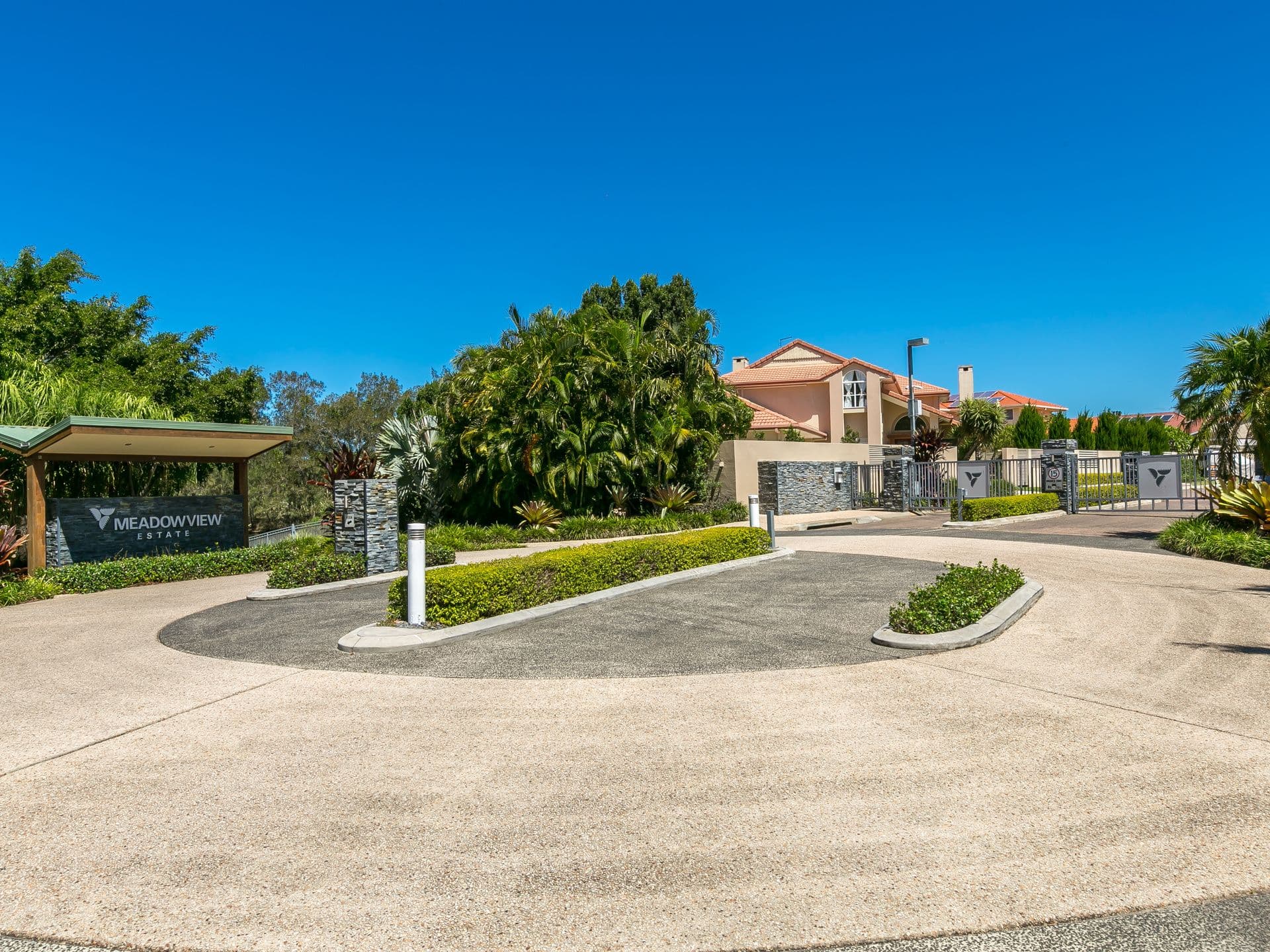 8 Meadowview Drive, Carrara QLD 4211, Carrara - Thumbnail 2