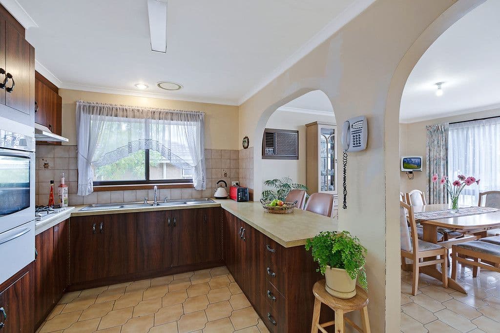 28 Memorial Avenue, Epping VIC 3076, Epping - Thumbnail 2