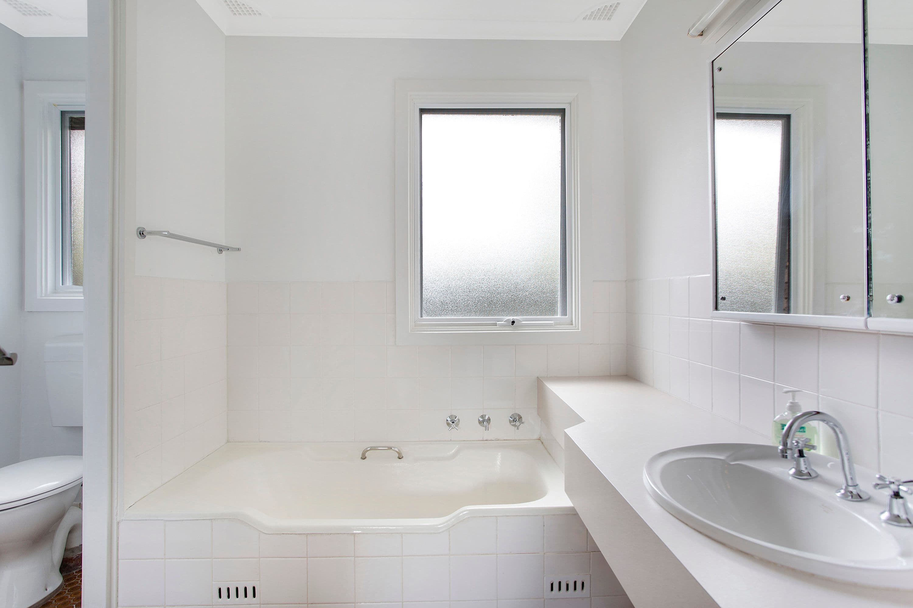 2 Waikiki Close, Killarney Vale - Thumbnail 8