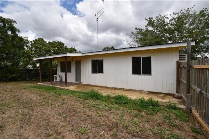 25 Sutherland Street, Calliope QLD 4680, Calliope - Thumbnail 2