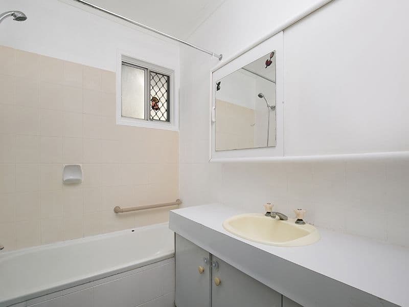 10 Bedford Crescent, Eagleby QLD 4207, Eagleby - Thumbnail 4