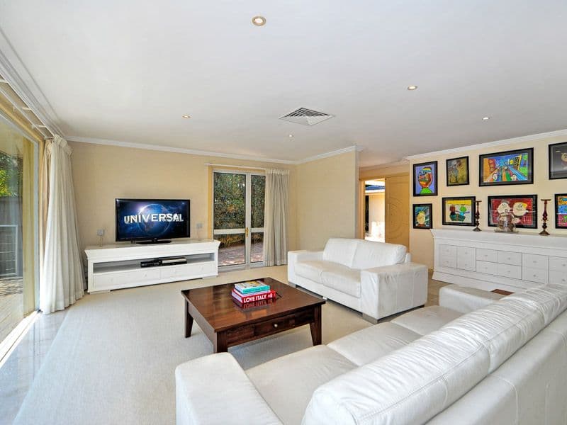 10 Forster Avenue, SORRENTO QLD 4217, Sorrento - Thumbnail 5