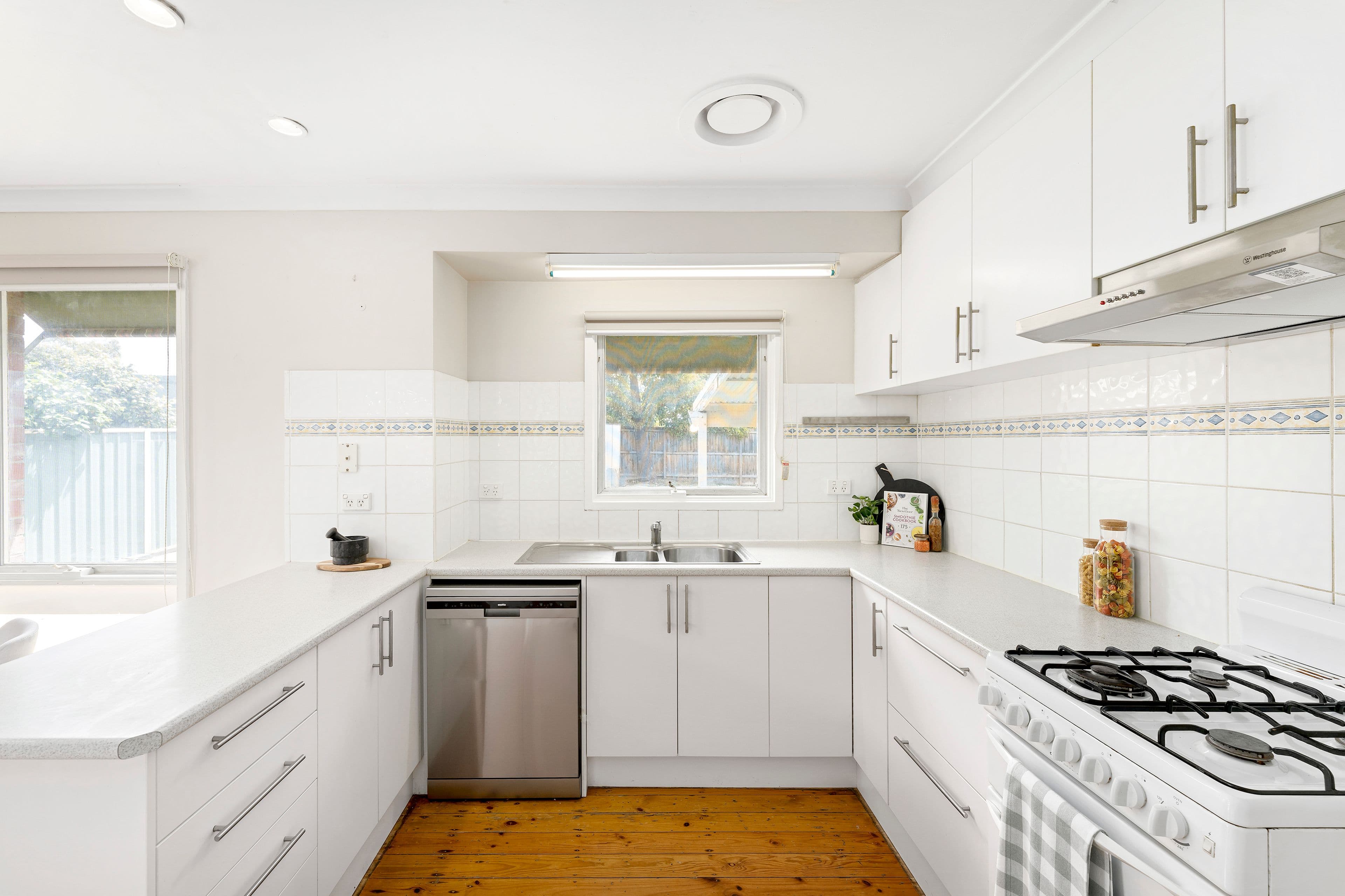 3 Lindsay Avenue, Sunbury VIC 3429, Sunbury - Thumbnail 3