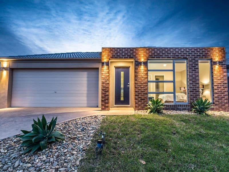 28 Dunbarrim Avenue, Cairnlea VIC 3023, Cairnlea - Thumbnail 2