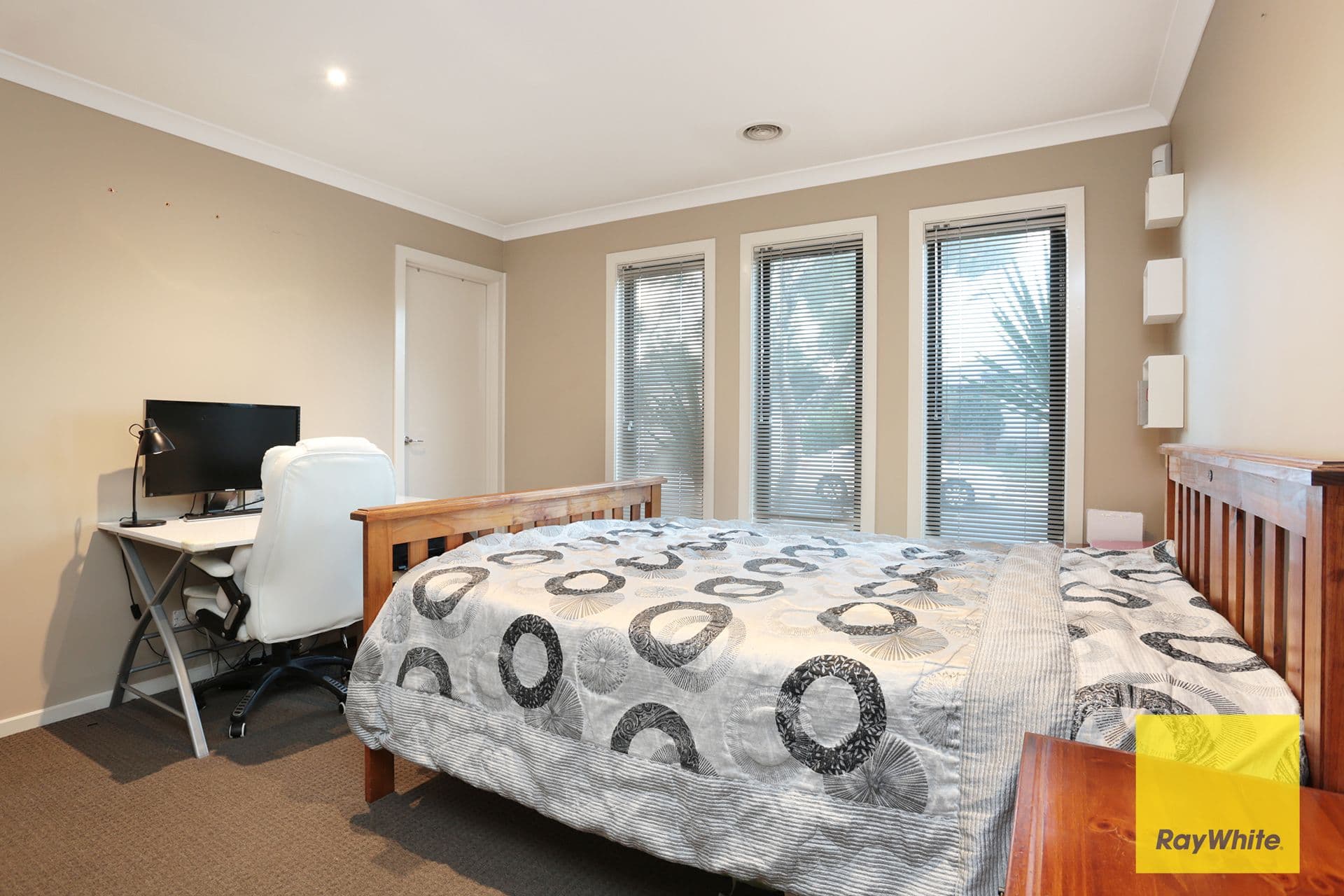 4 Tobago Avenue, Point Cook VIC 3030, Point Cook - Thumbnail 3