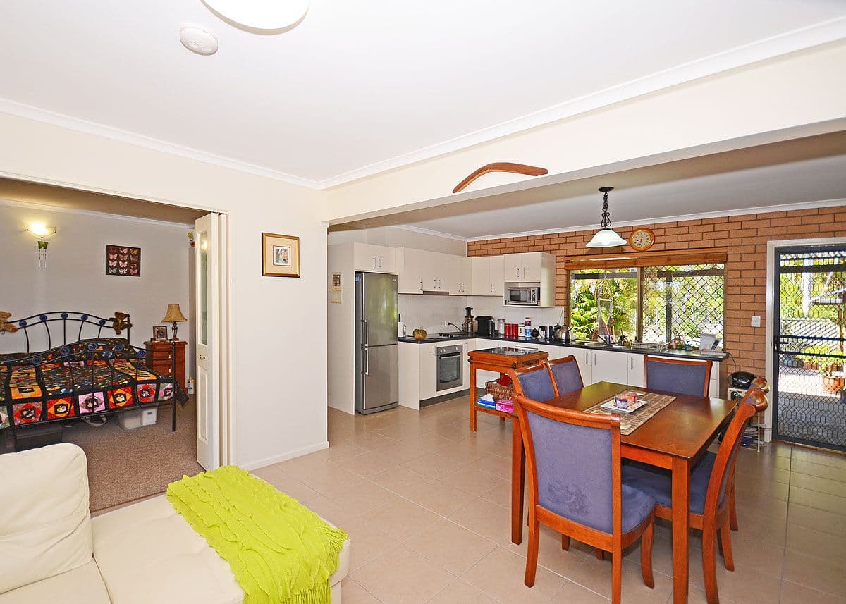 597 Boat Harbour Drive, URANGAN QLD 4655, Urangan - Thumbnail 5