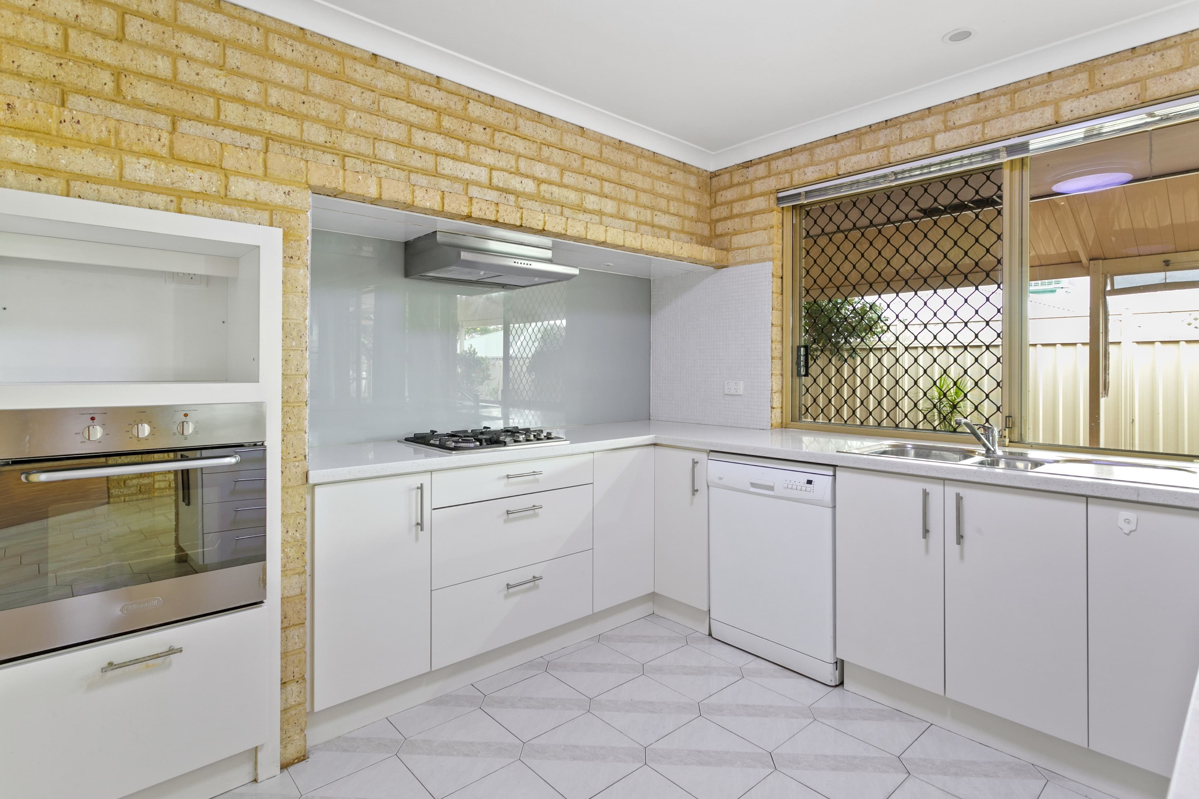 10 Kardinya Road, Kardinya WA 6163, Kardinya - Thumbnail 2