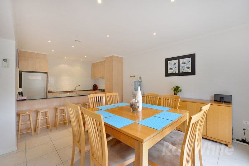 19 Sovereign Manors Crescent, ROWVILLE VIC 3178, Rowville - Thumbnail 2