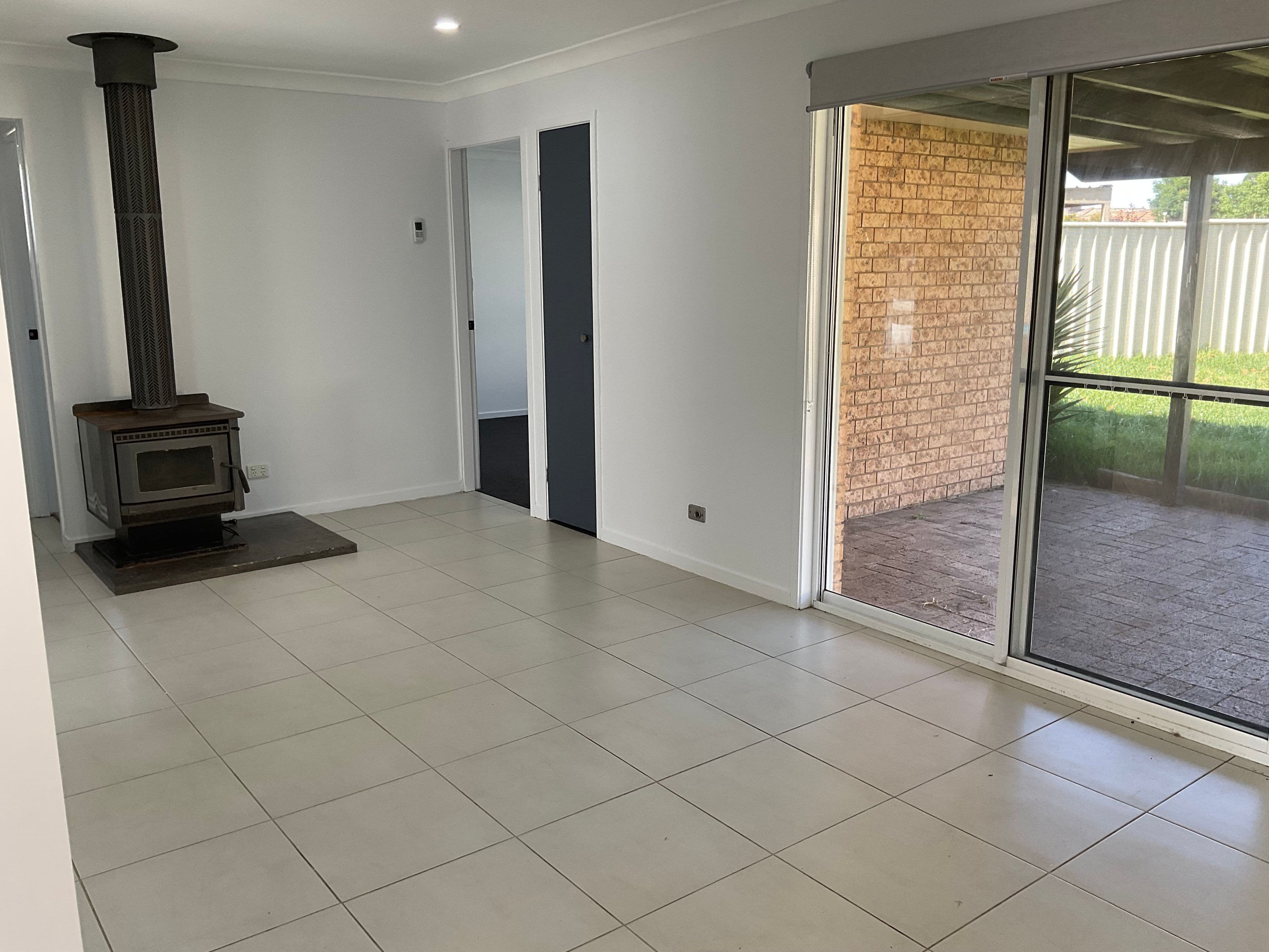 6 Nowland Crescent, Tamworth NSW 2340, Westdale - Thumbnail 2