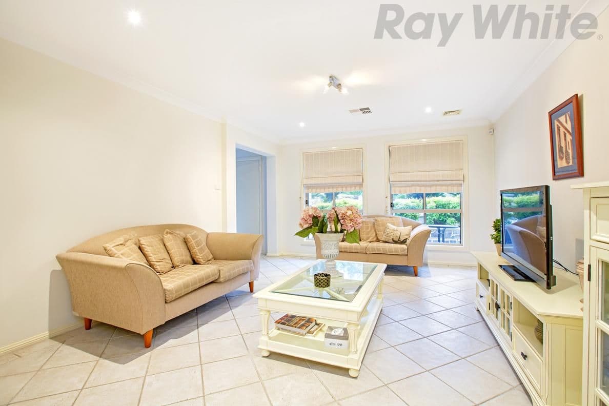 5 Burgundy Close, Cecil Hills - Thumbnail 2