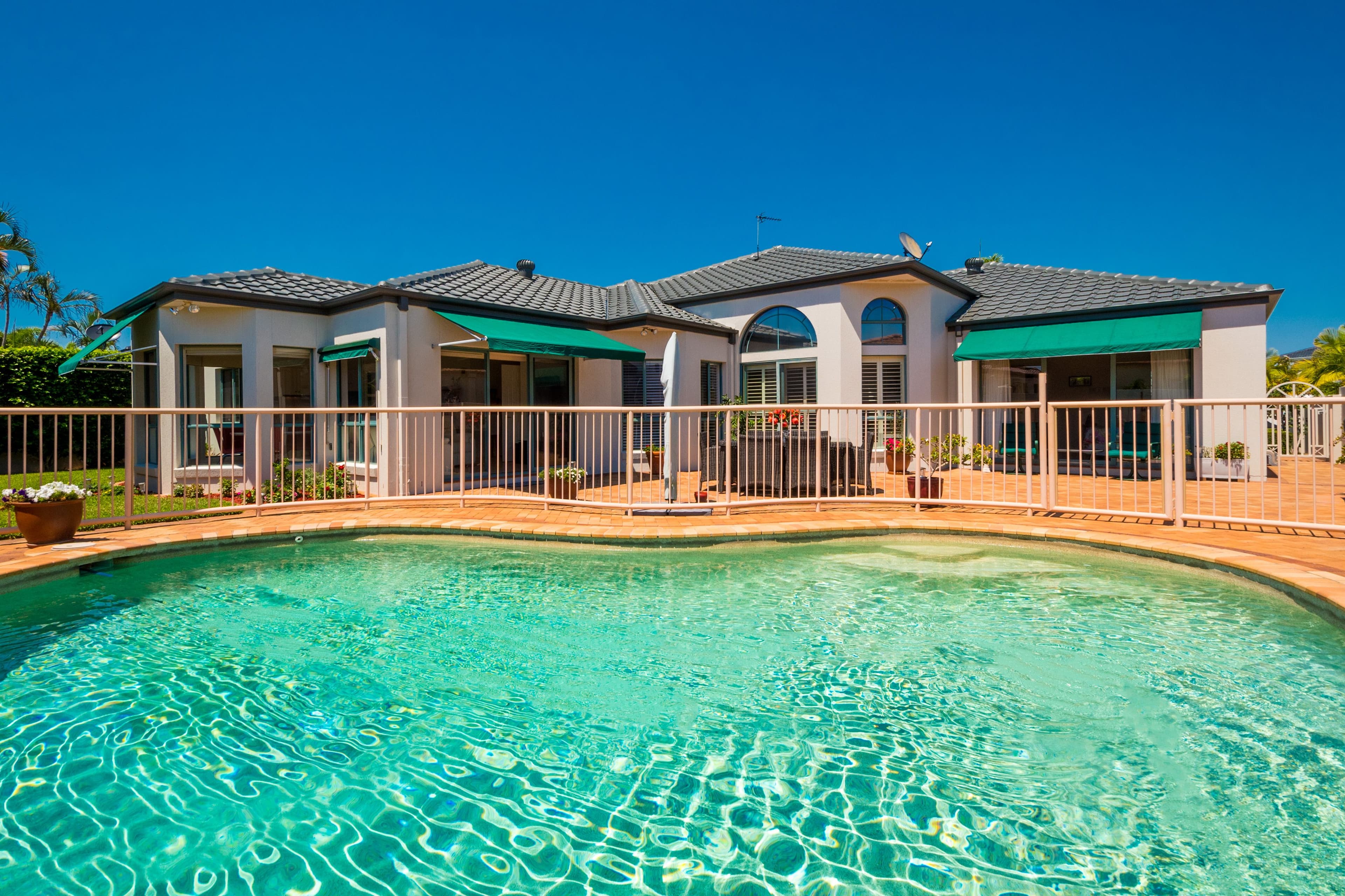 8 Sir Bruce Small Boulevard, Benowa Waters QLD 4217, Benowa - Thumbnail 2