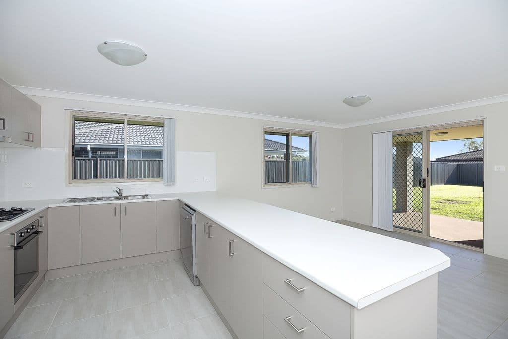 27 Lake View Crescent, Raymond Terrace NSW 2324, Raymond Terrace - Thumbnail 3