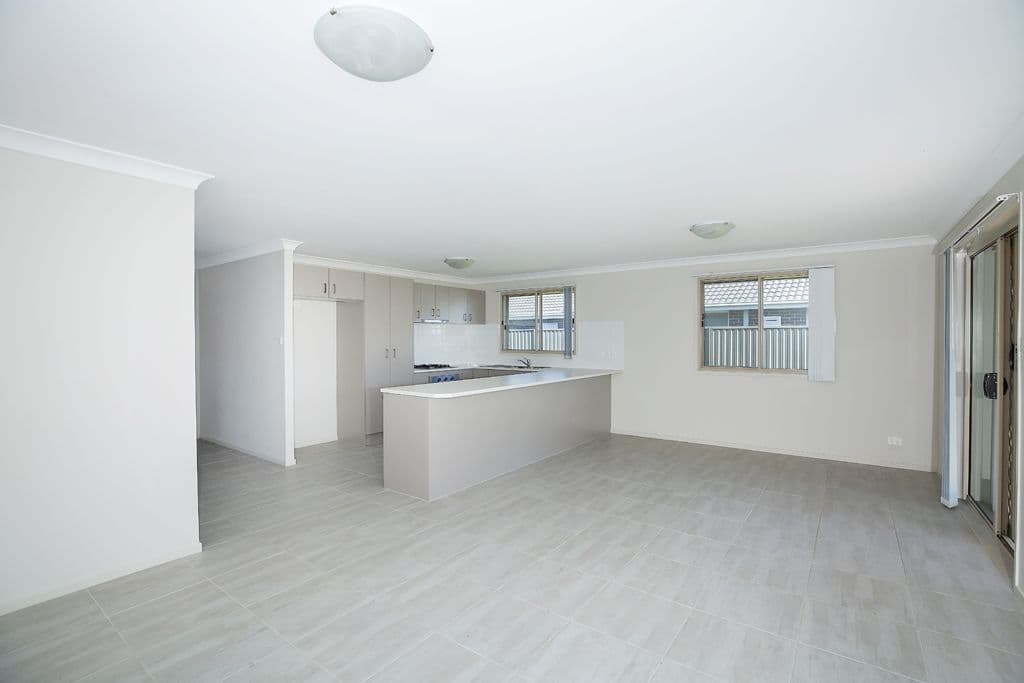 27 Lake View Crescent, Raymond Terrace NSW 2324, Raymond Terrace - Thumbnail 4