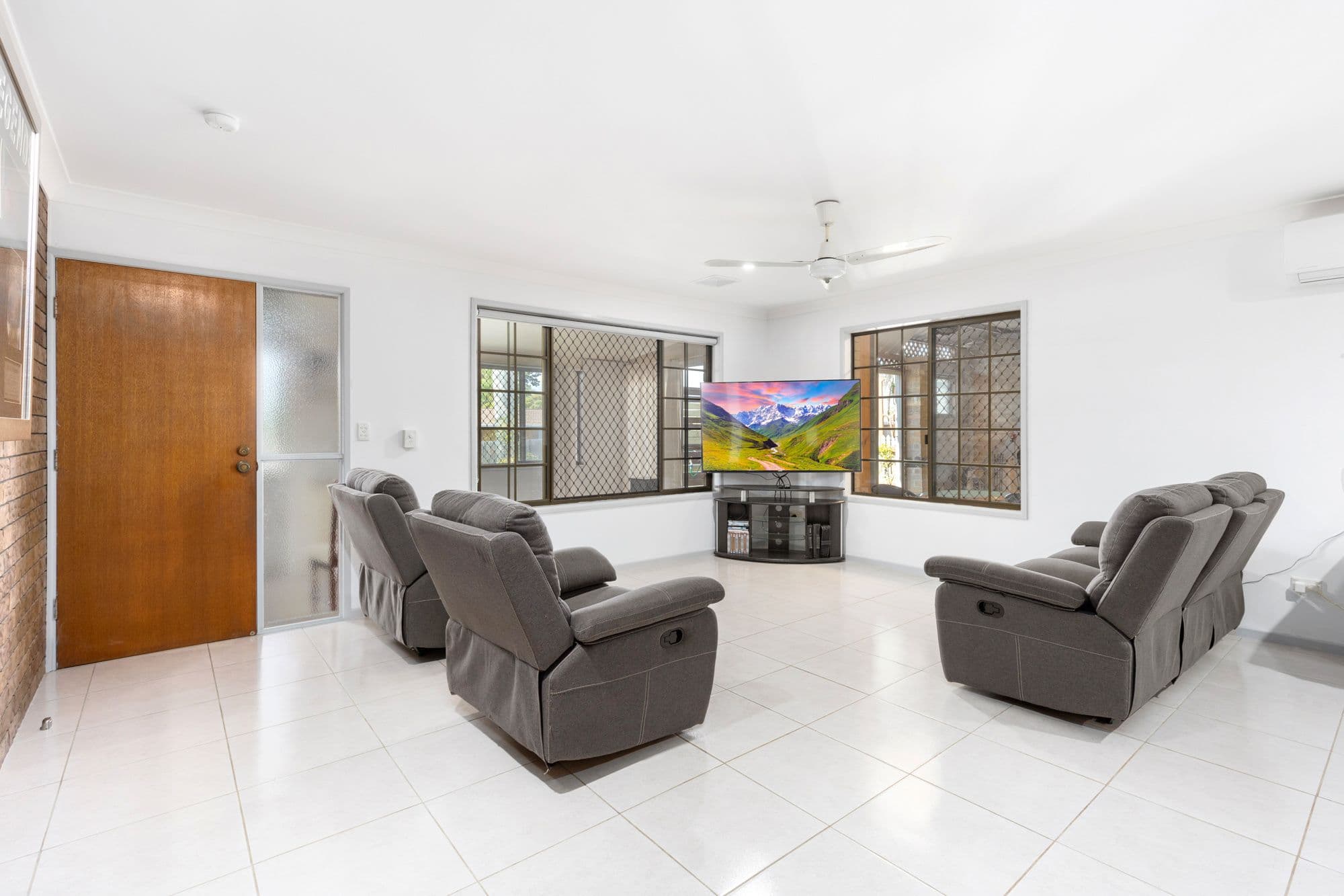 108 Lauren Street, Urangan QLD 4655, Urangan - Thumbnail 5