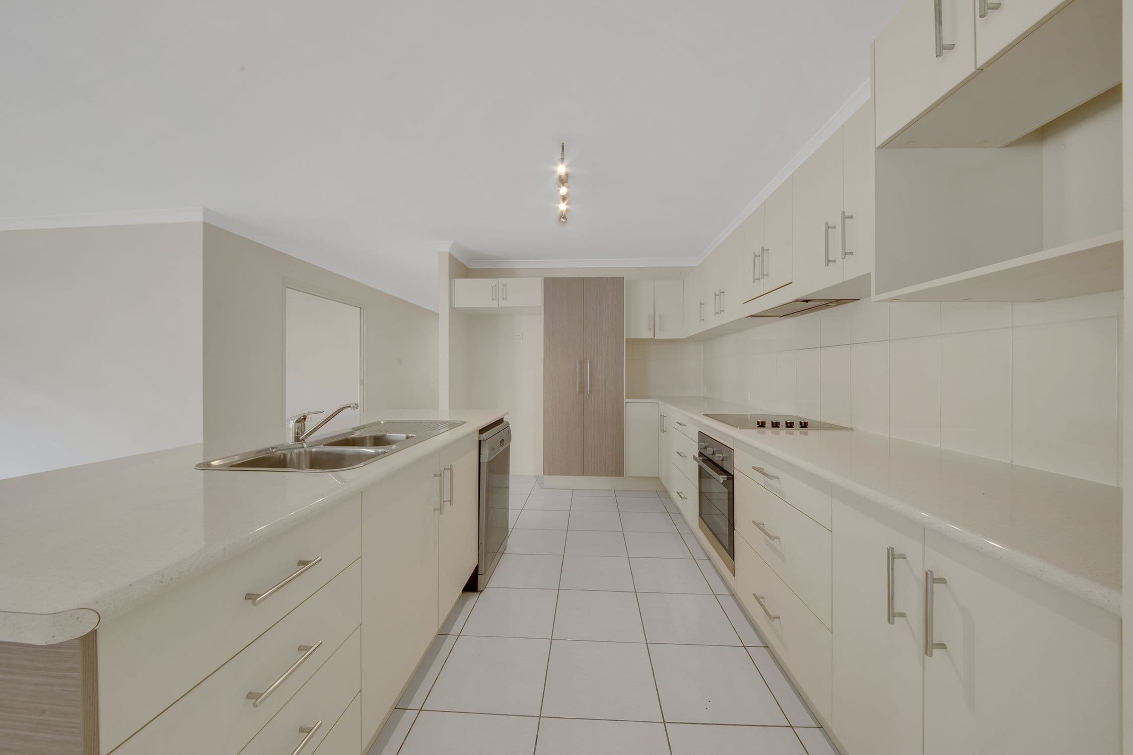 2 Oakdale Place, Kirkwood QLD 4680, Kirkwood - Thumbnail 2