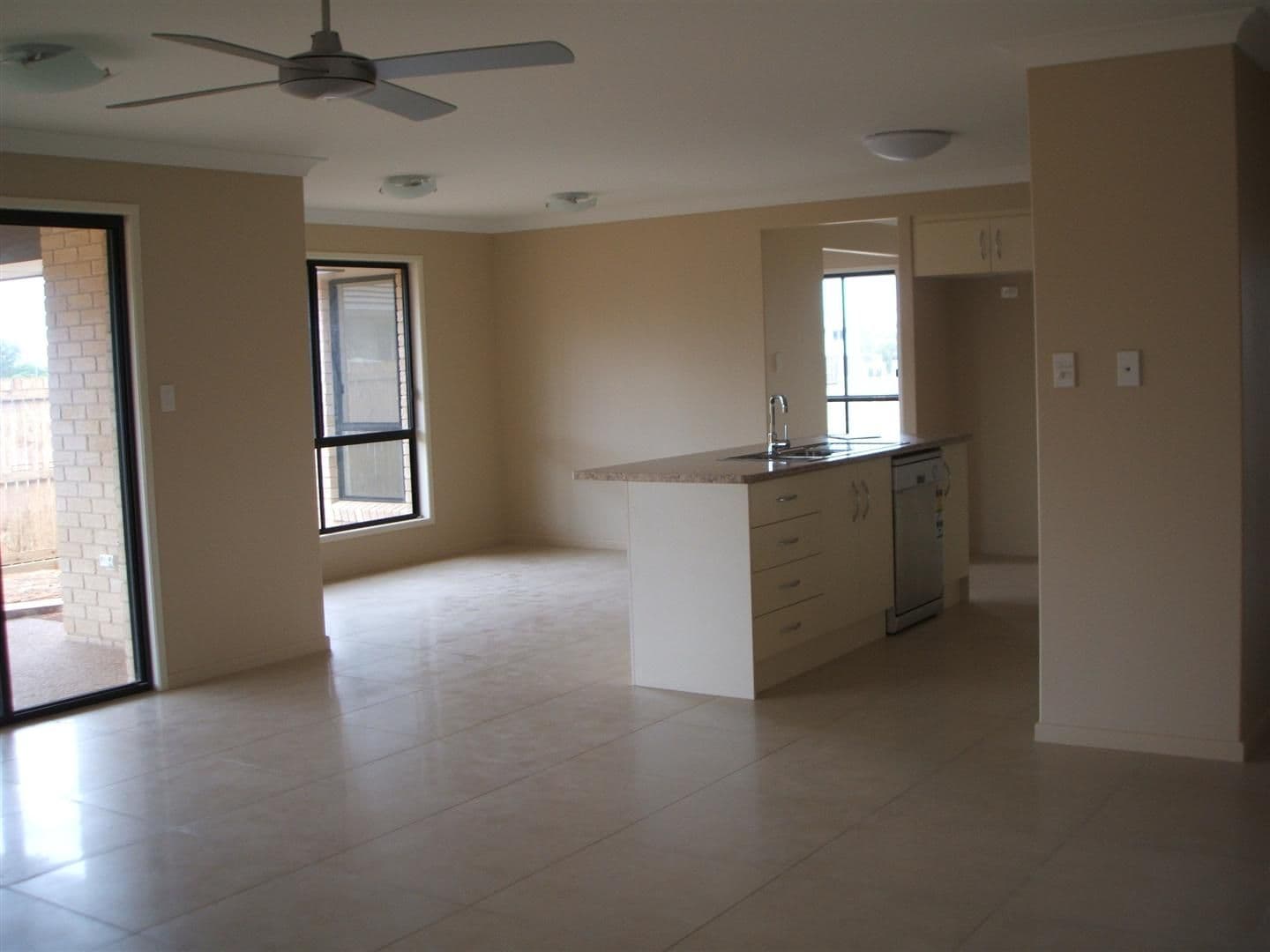 33 Broadhurst Drive, GRACEMERE QLD 4702, Gracemere - Thumbnail 7
