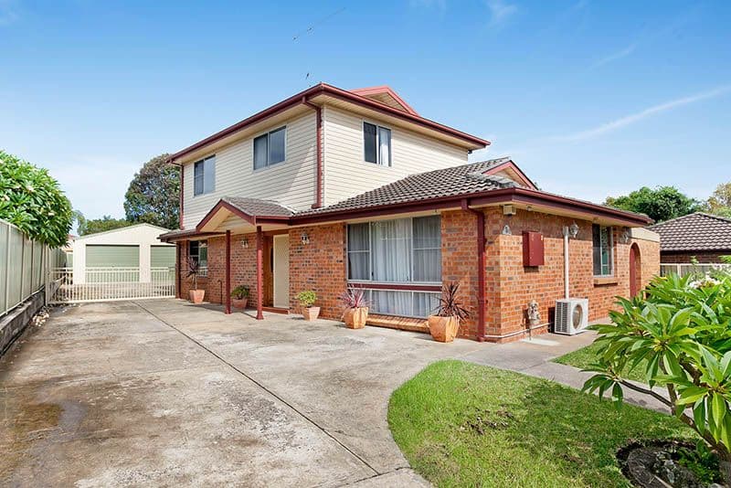34 Allinga Drive, Oak Flats - Image 1