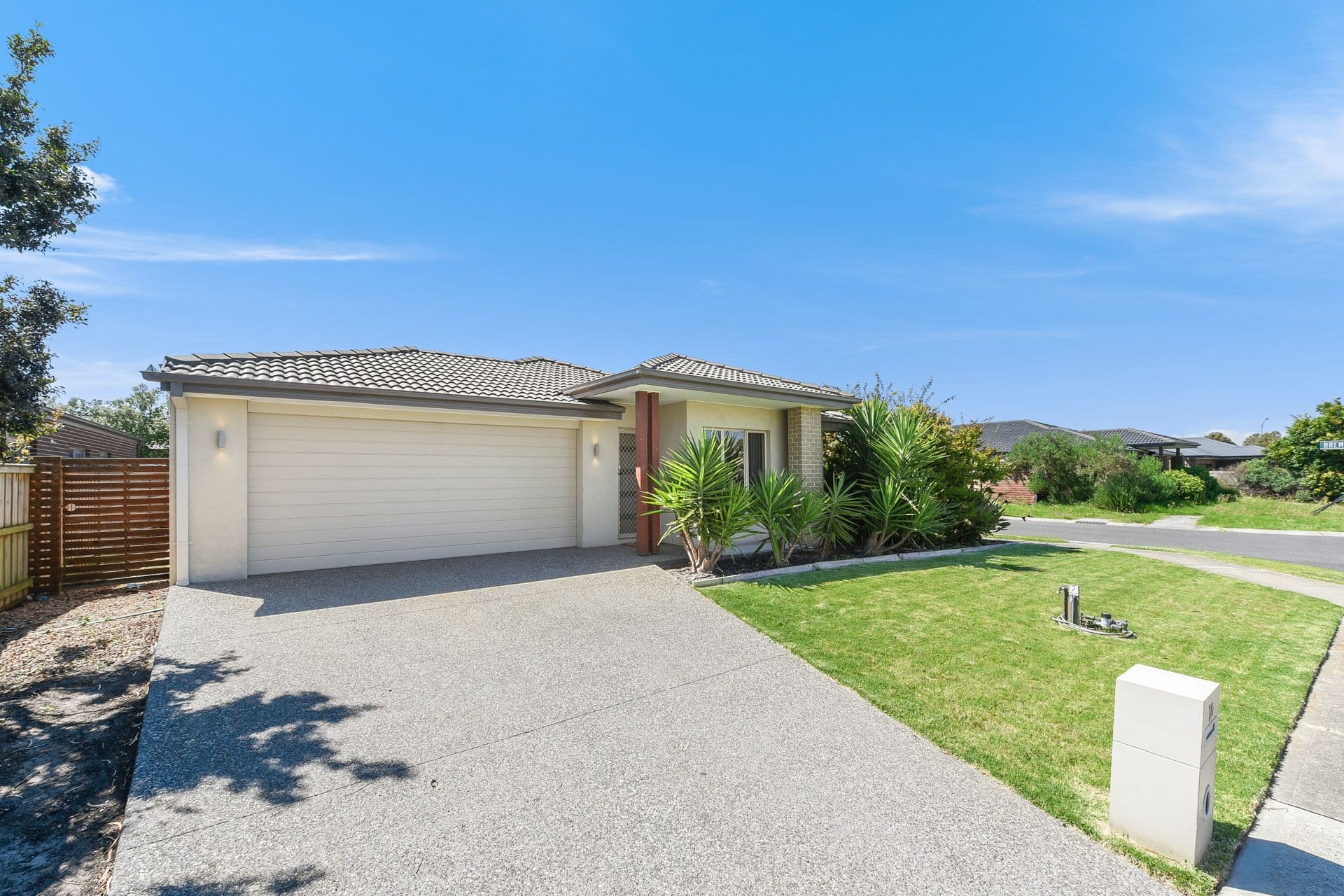 10 Mitta Mitta Street, Clyde North VIC 3978, Clyde North - Thumbnail 2