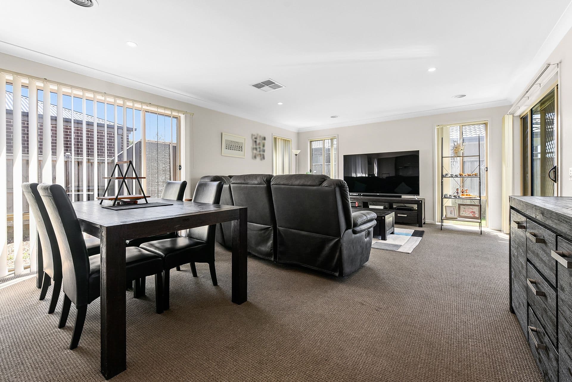 10 Mitta Mitta Street, Clyde North VIC 3978, Clyde North - Thumbnail 5