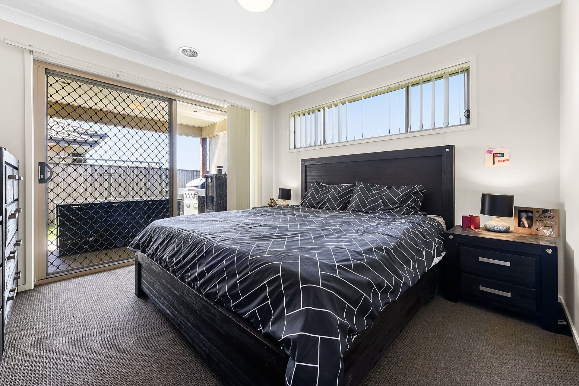 10 Mitta Mitta Street, Clyde North VIC 3978, Clyde North - Thumbnail 8