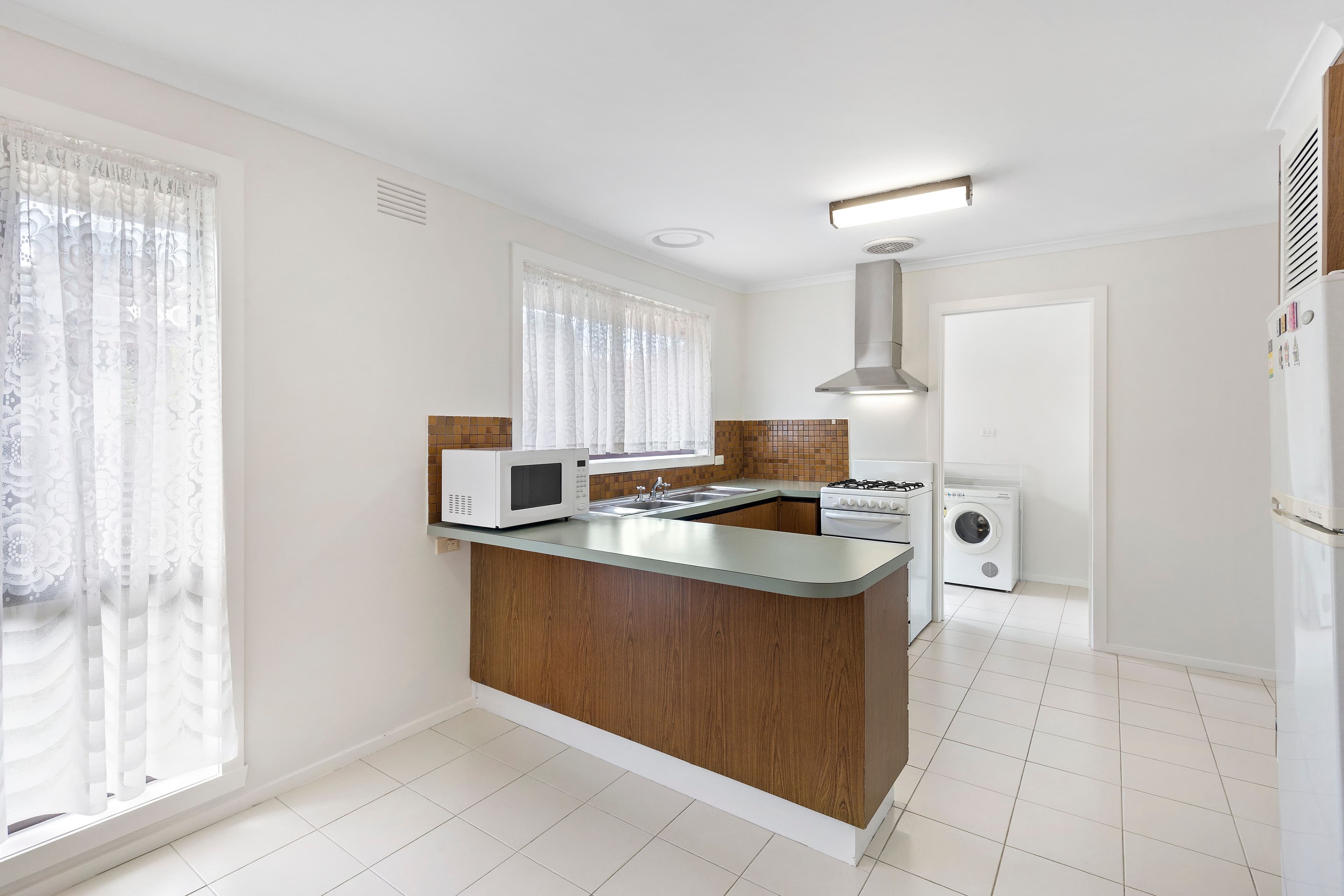 33 Edina Road, Ferntree Gully VIC 3156, Ferntree Gully - Thumbnail 4