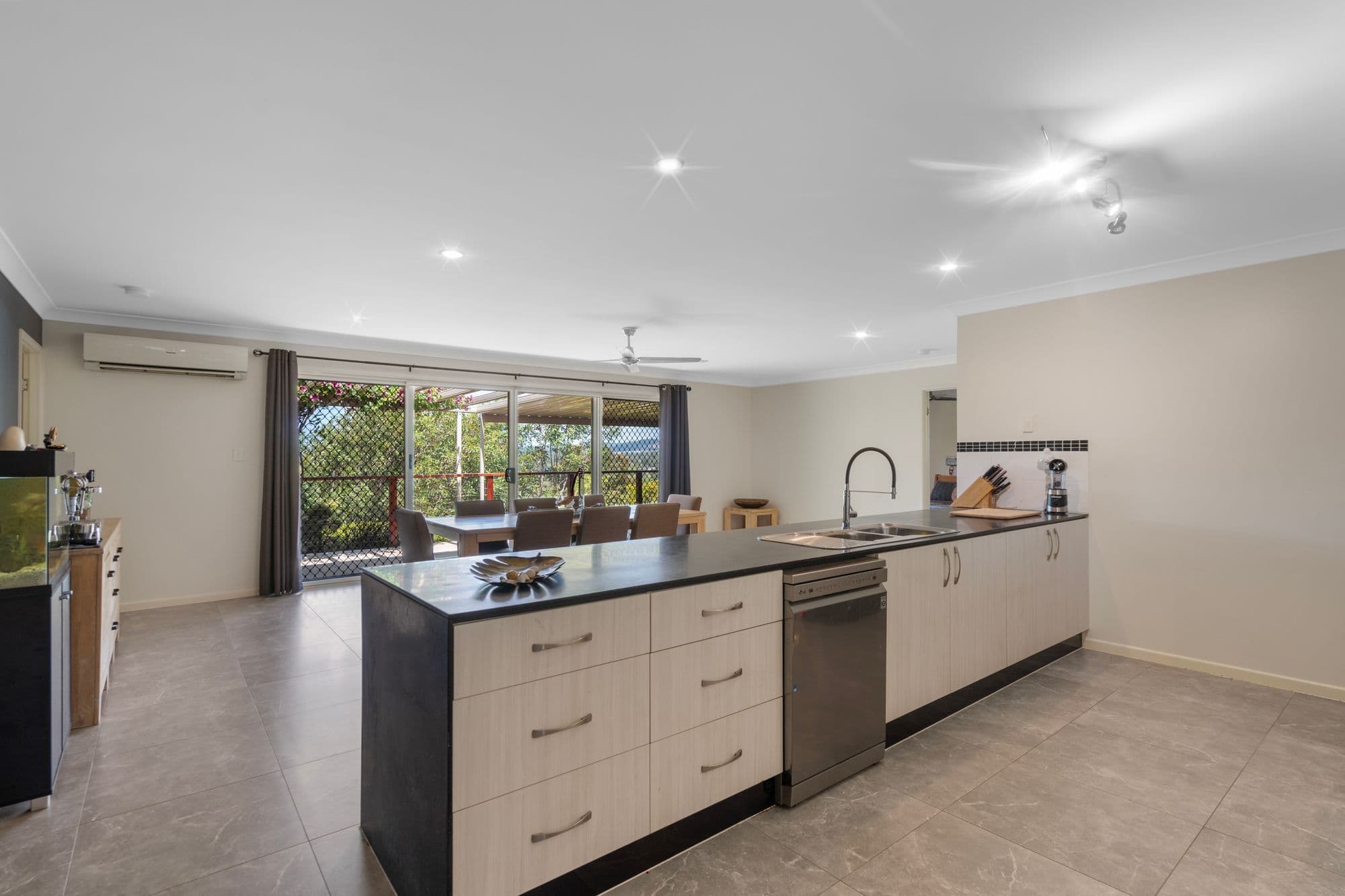 30 Lenna Court, Mount Warren Park QLD 4207, Mount Warren Park - Thumbnail 7