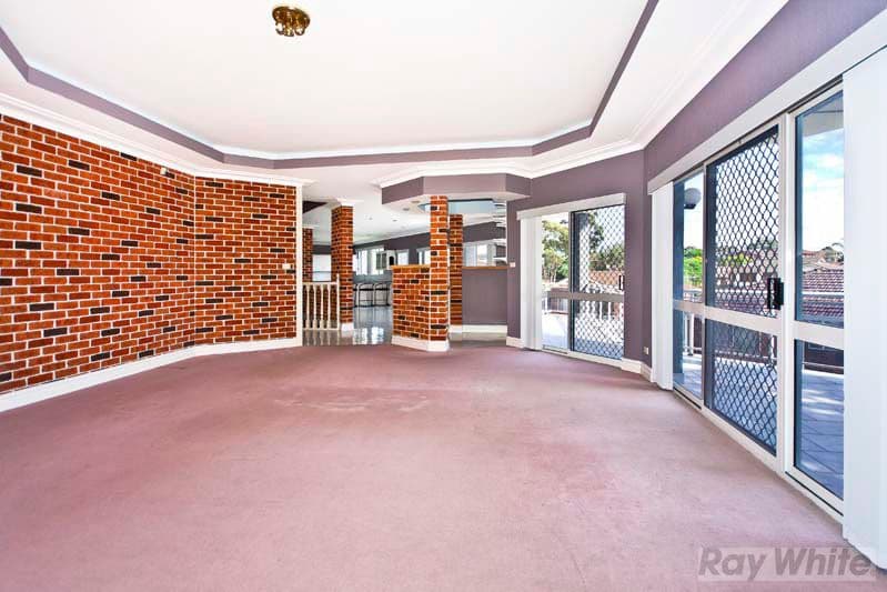 4  Brewon Close, BOSSLEY PARK NSW 2176, Bossley Park - Thumbnail 4
