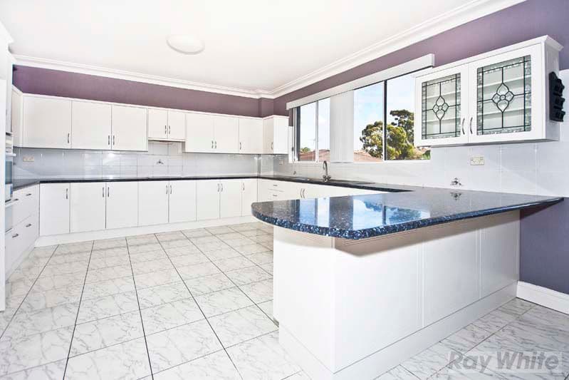 4  Brewon Close, BOSSLEY PARK NSW 2176, Bossley Park - Thumbnail 5