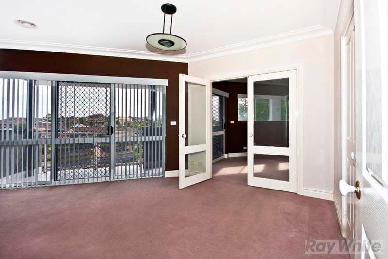 4  Brewon Close, BOSSLEY PARK NSW 2176, Bossley Park - Thumbnail 8