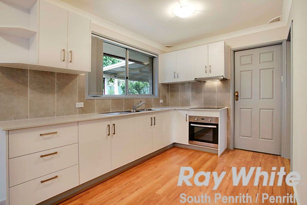 4 Knighton Place, South Penrith - Thumbnail 3