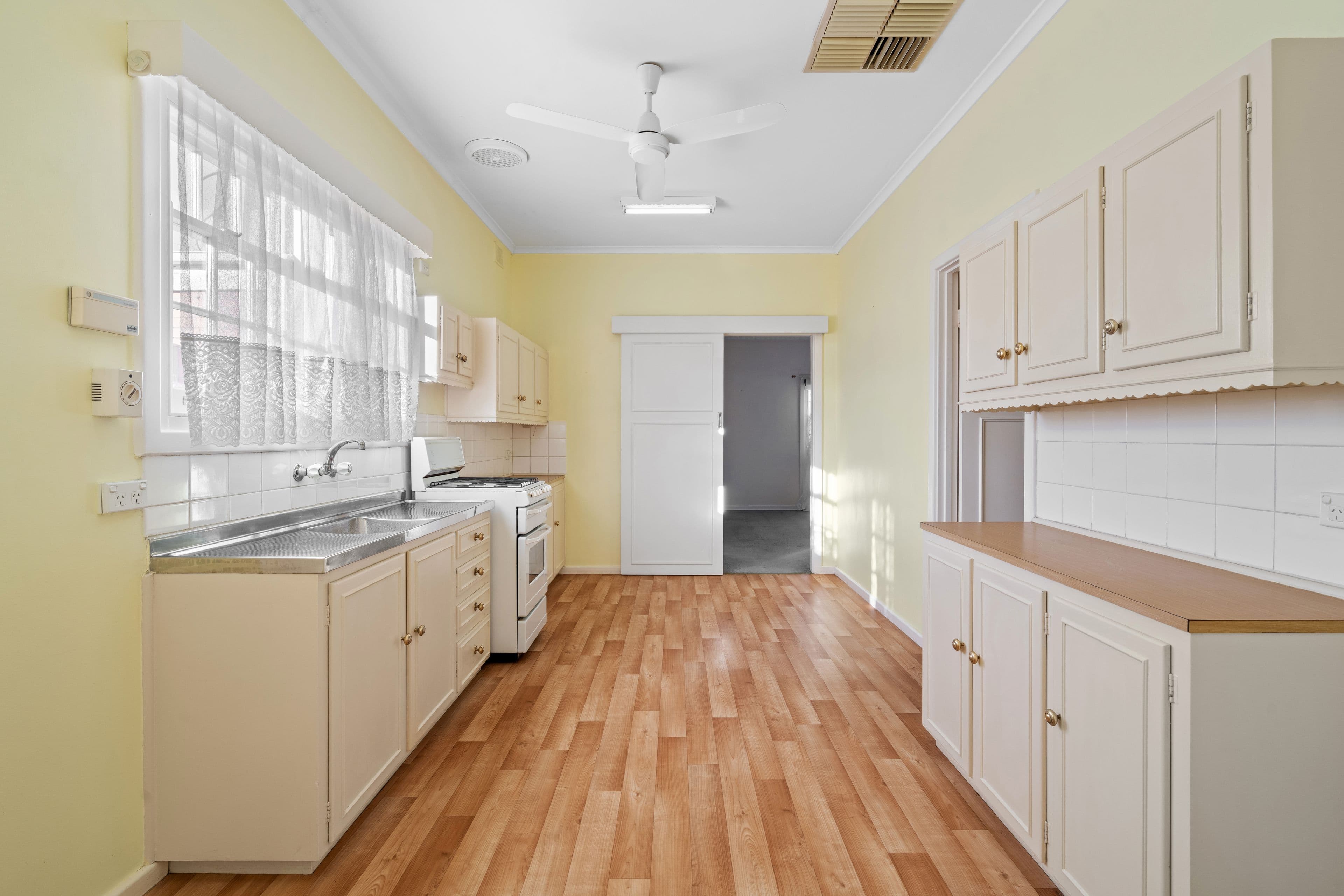 9 Wald Avenue, Semaphore South SA 5019, Semaphore South - Thumbnail 4