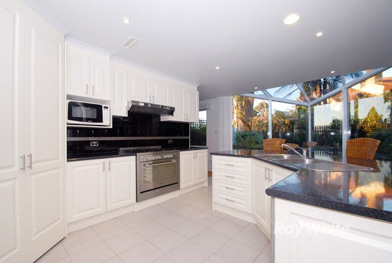 32 Jessica Close, WANTIRNA SOUTH VIC 3152, Wantirna South - Thumbnail 3