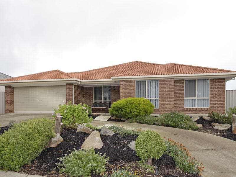 18 Berenwode Circuit, Morphett Vale - Image 1
