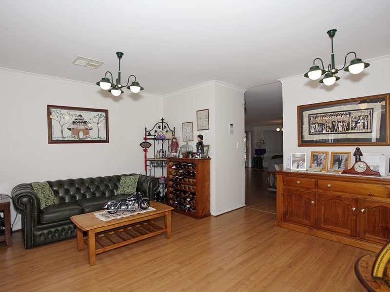 18 Berenwode Circuit, Morphett Vale - Thumbnail 2