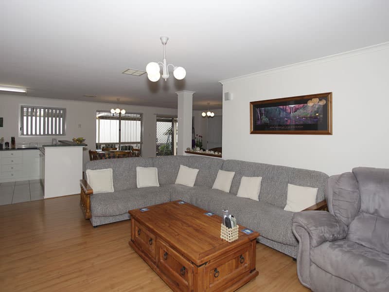18 Berenwode Circuit, Morphett Vale - Thumbnail 7