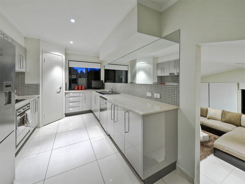 8 Favius Avenue, SEVEN HILLS QLD 4170, Seven Hills - Thumbnail 3