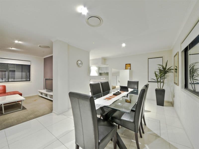8 Favius Avenue, SEVEN HILLS QLD 4170, Seven Hills - Thumbnail 4