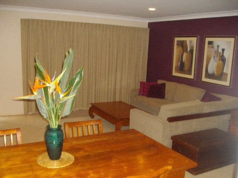 23 Deakin Avenue, SOUTHPORT QLD 4215, Southport - Thumbnail 2