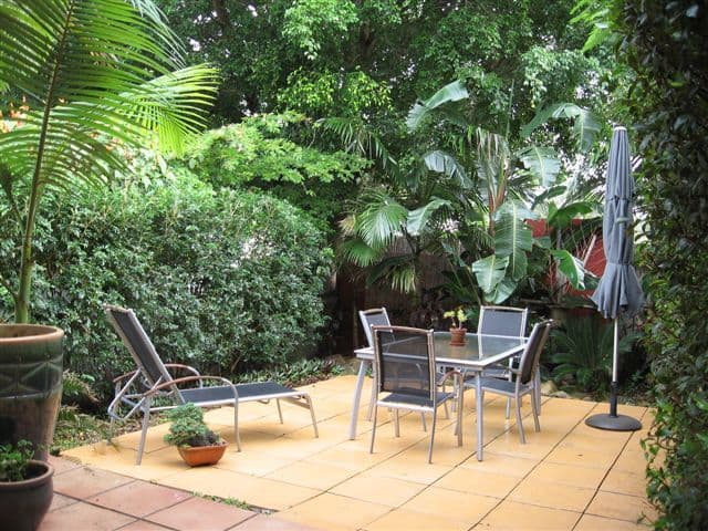 23 Deakin Avenue, SOUTHPORT QLD 4215, Southport - Thumbnail 3