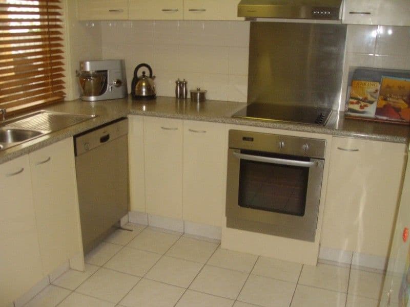 23 Deakin Avenue, SOUTHPORT QLD 4215, Southport - Thumbnail 5